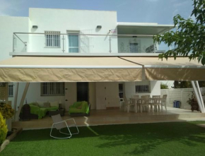 Precioso chalet de diseño a pie de playa nuevo.